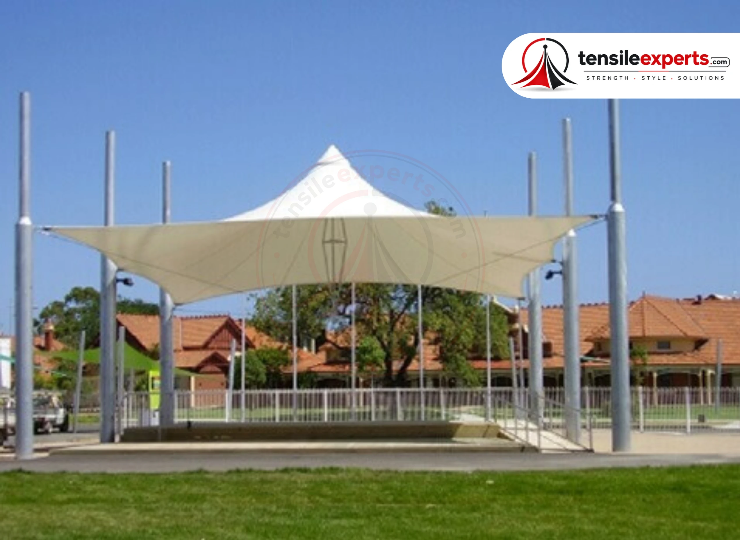 Single umbrella-form tensile canopy at a public plaza